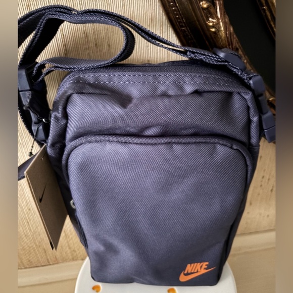 Nike Heritage Crossbody NWT - Picture 3 of 7